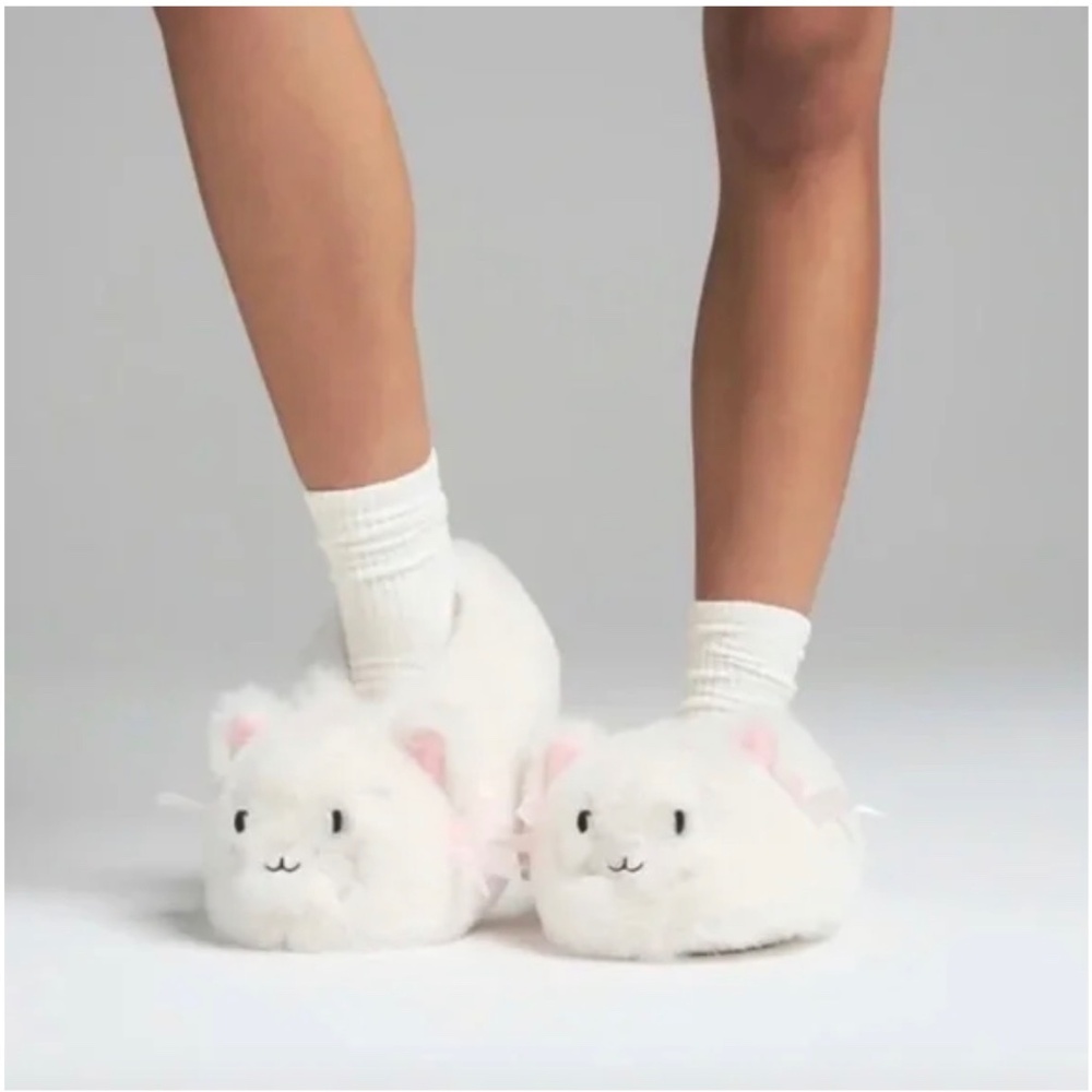 SKIMS White Kitten Slippers.  Kitten new 41